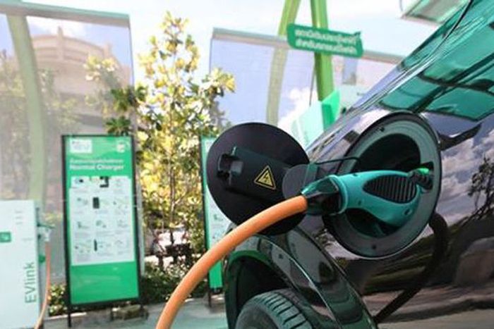 Ilustrasi mobil listrik