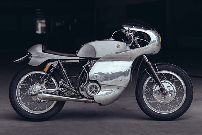 Yamaha SR400 bergaya motor balap Isle of Man TT 1960an