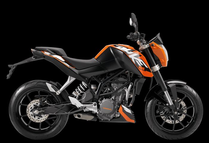 Model sebelumnya dari 200, 250 sampai 390 pakai knalpot di kolong, lebih clean tapi sayang suaranya cempreng