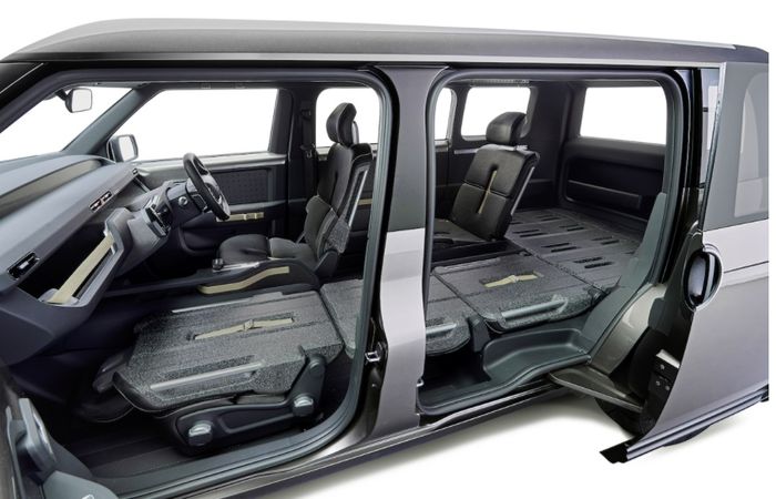 Jok Penumpang Dapat Dilipat Menjadi Datar Untuk Mengakomodasi Bawaan Berukuran Besar