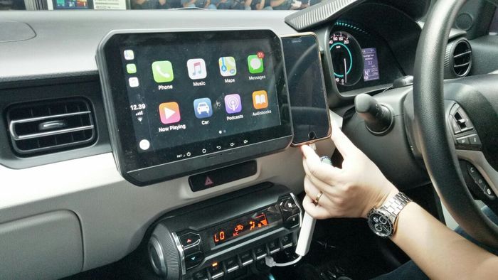 Ada fitur Apple CarPlay