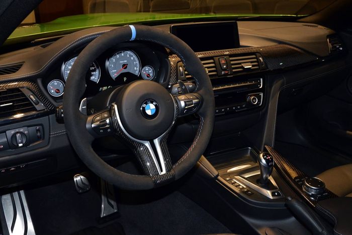Interior BMW M4Java Green