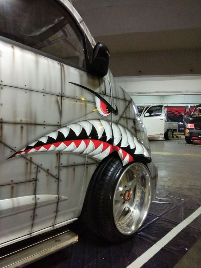 livery shark teeth ala pesawat tempur. 