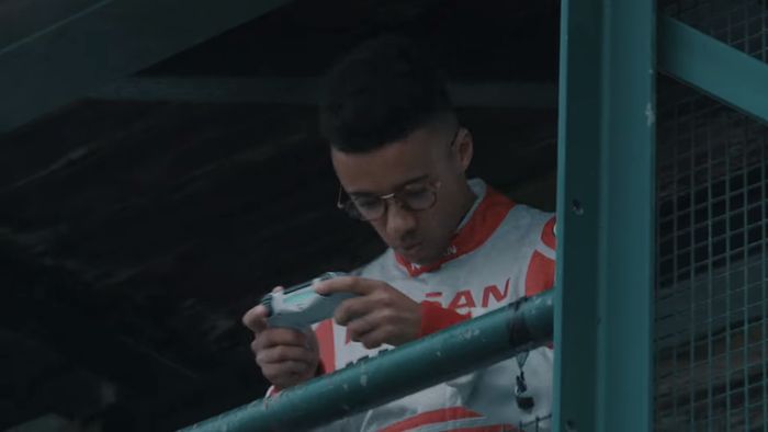 Nissan GT-R Disetir Via Joystick