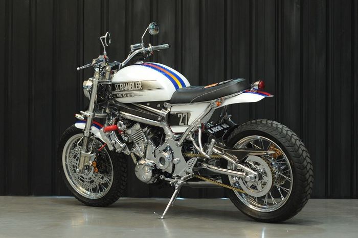 Kawasaki ER-6n kustom scrambler oleh Pap and Mam Modified