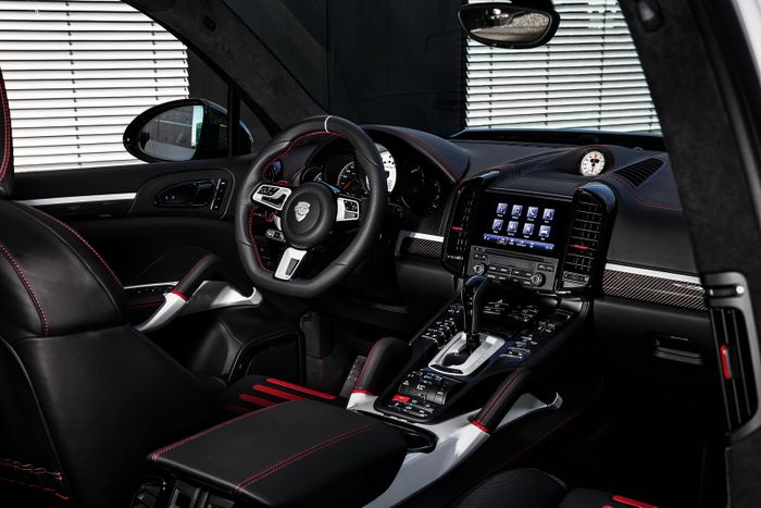 Interior Porsche Magnum Cayenne TechArt