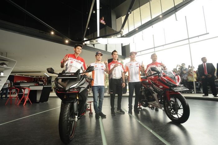 Marc Marquez dan Dani Pedrosa. Bersama pembalap Astra Honda Racing Team (AHRT), Gerry Salim, Rheza Danica, dan Irfan Ardiansyah