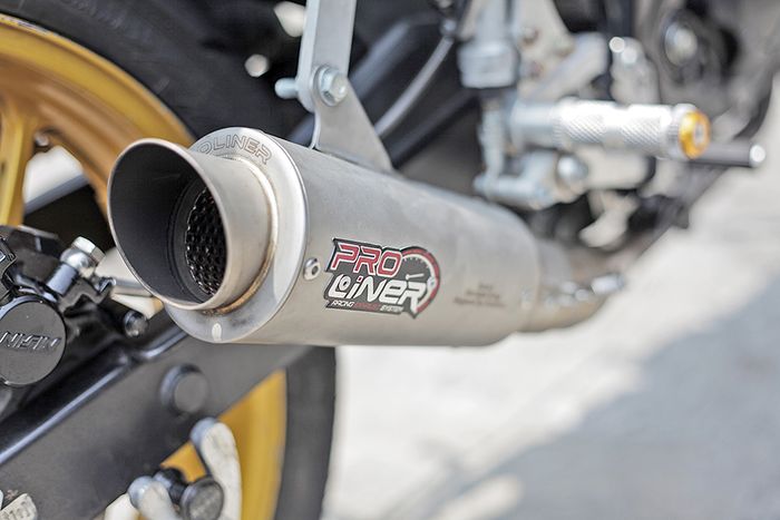 Honda CBR150R 2016 . Knalpot Pro Liner full system diracik khusus untuk CBR ini