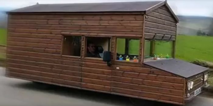 Mobil Berbentuk Rumah