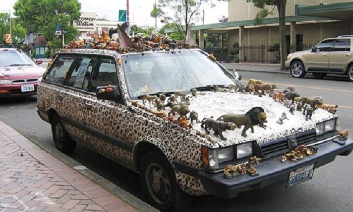 Mobil Unik Kebun Binatang