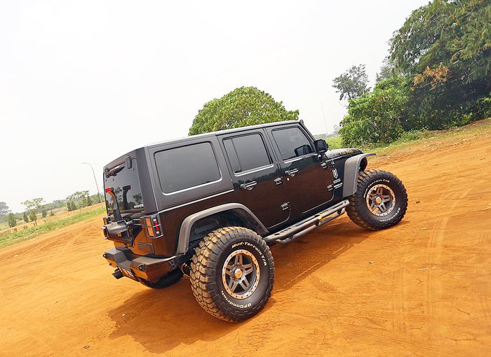 Jeep Wrangler JK Unlimited Sport 2013. Modifikasi