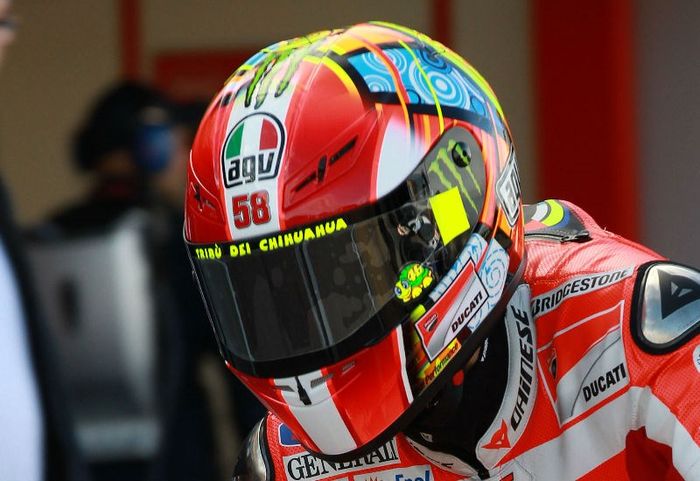 Rossi gunakan helm untuk kenang Simoncelli