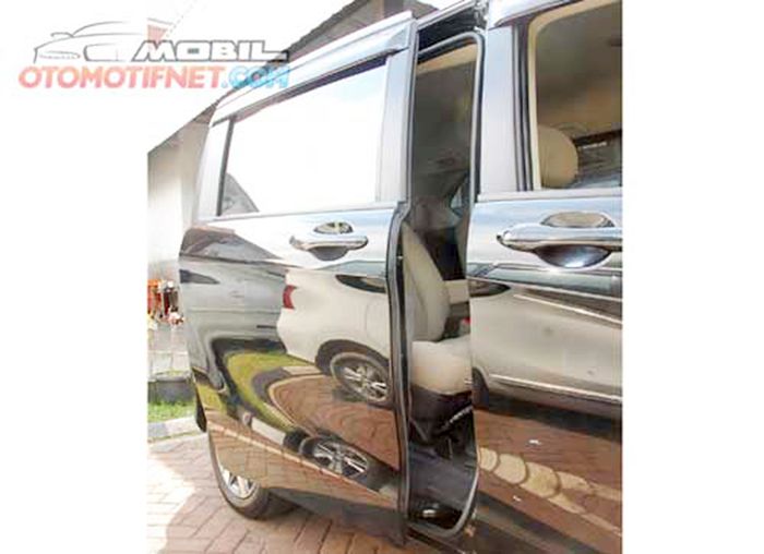 Pintu geser Honda Freed