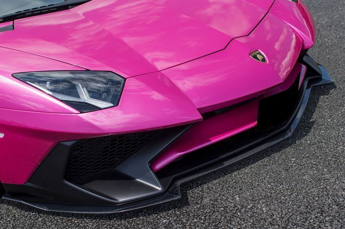 Modifikasi Lamborghini Aventador SV Pakai Body Wraping Pink