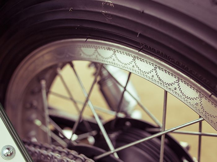 Yamaha SR400 kustom tracker dari Brat Style, dilansir oleh www.yamahamotorsports.com