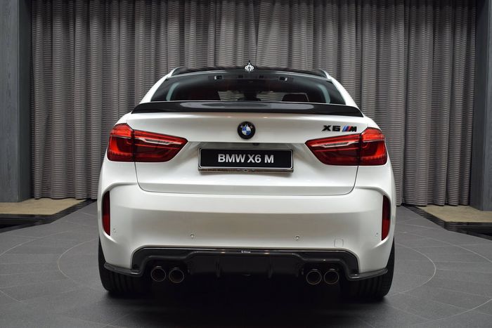 Tampilan belakang BMW X6 hasil modifikasi