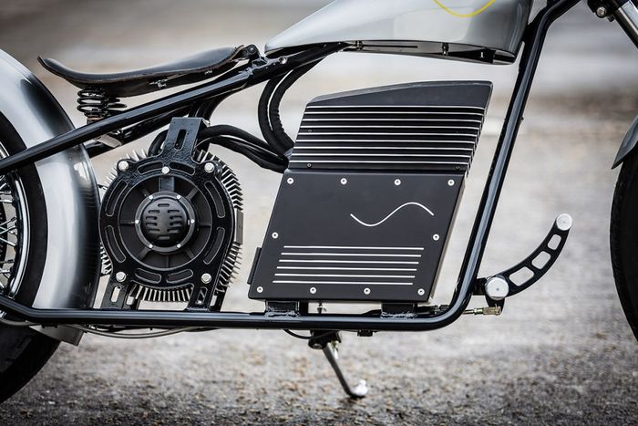 Motor chopper kustom karya Sine Cycles yang menggunakan mesin motor listrik lansiran Zero Motorcycles