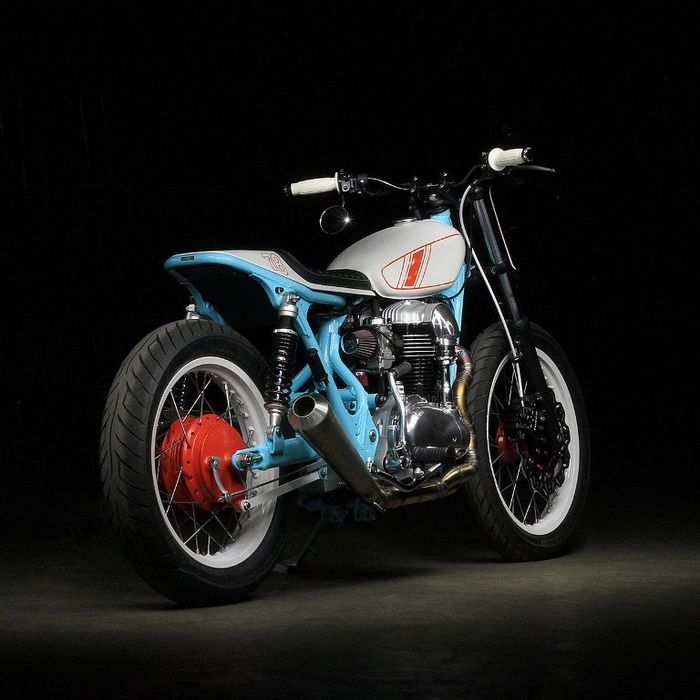 Kawasaki W650 kustom tracker dari Hombrese Bikes, dilansir oleh www.specialracer.com