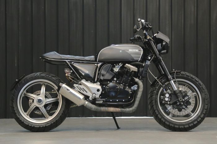 Suzuki Inazuma kustom daf&eacute; racer scrambler dari Katros Garage