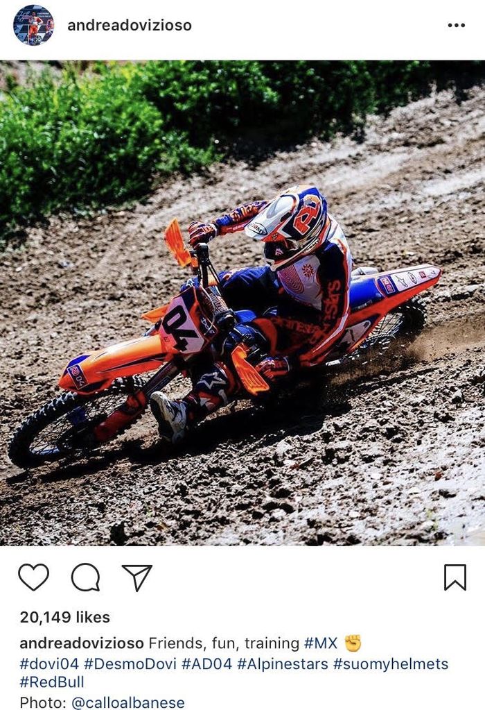 Andrea Dovizioso Bermain Motocross di Lintasan Lumpur