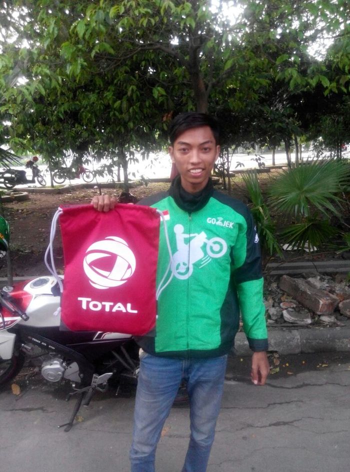 Driver ojek online penasaran ikut ngedrift di acara Nobar Total Oil