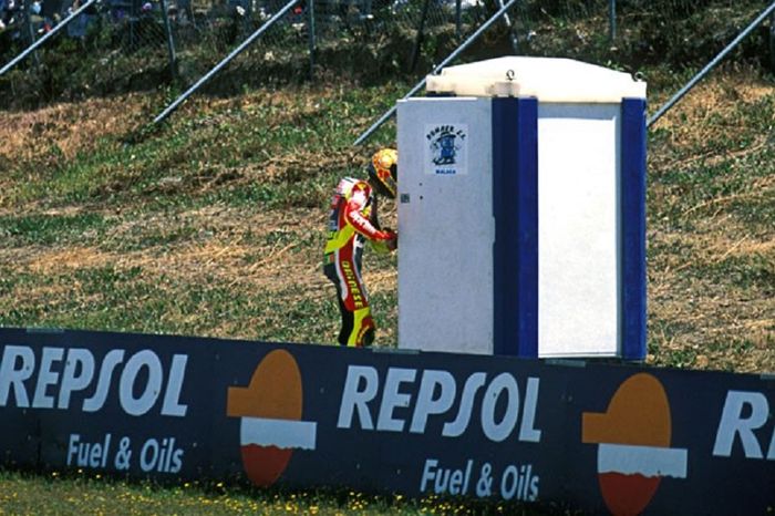 Toilet Break, Jerez Tahun 1999