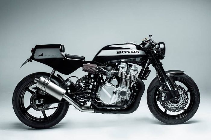 Honda CB750 kustom cafe racer dari Rebellion Of The Machines, dilansir oleh www.bikeexif.com