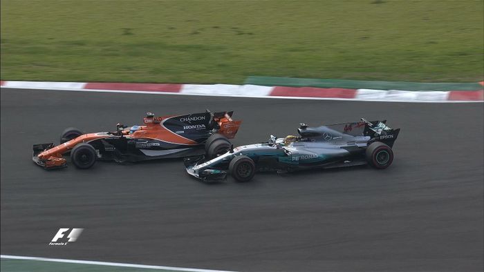 Fernando Alonso dan Lewis Hamilton sempat bersaing sengit di GP F1 Meksiko