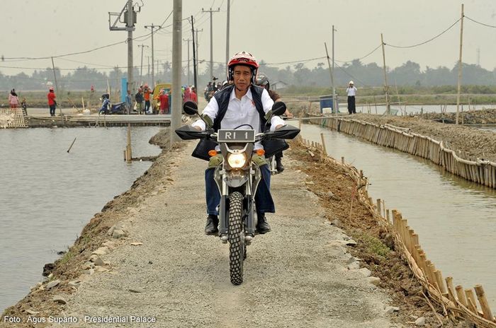 Presiden Jokowi Naik Trail Lagi, Ini Spesifikasi Lengkap Kawasaki KLX 150-nya