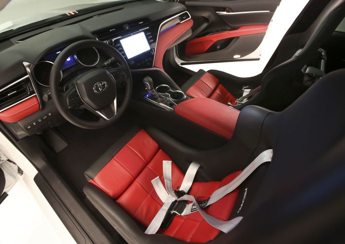 Interior Toyota Camry karya Denny Hamlin