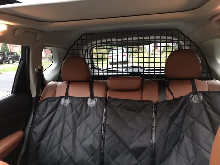 Jok tengah diberikan sebuah mantel khusus