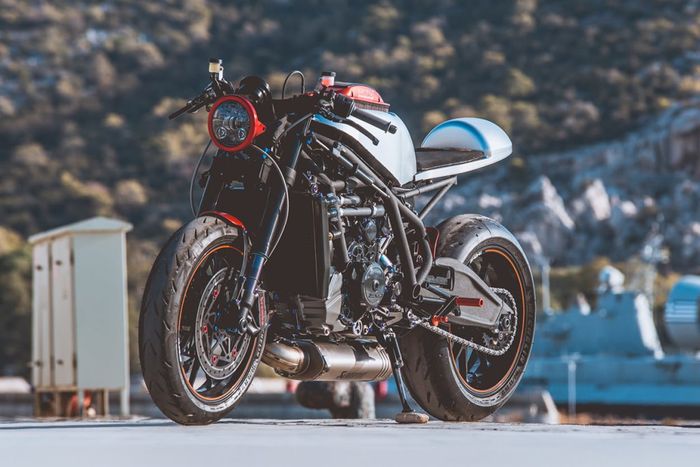 Motor KTM LC8 1190 kustom cafe racer dari DNA Filters, dilansir oleh www.bikeexif.com