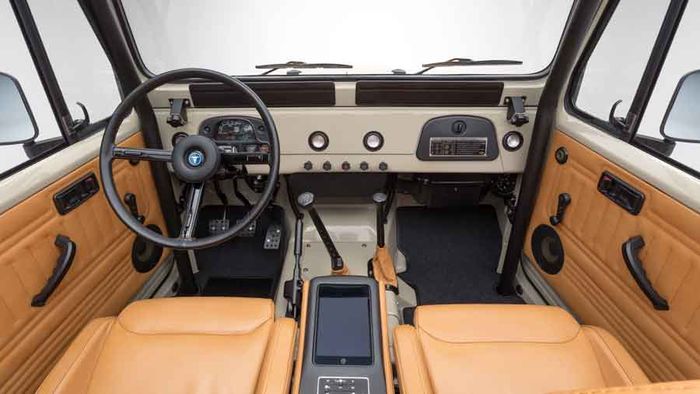 Toyota Land Cruiser FJ43 Interior