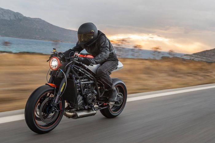 Motor KTM LC8 1190 kustom cafe racer dari DNA Filters, dilansir oleh www.bikeexif.com