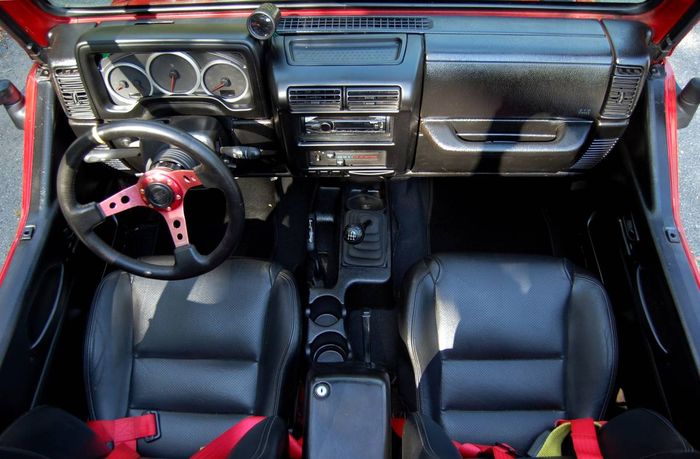Interior Jeep Wrangler Sports  transplantasi jantung Toyota Supra