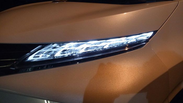 DRL menyala dengan cantik di malam hari