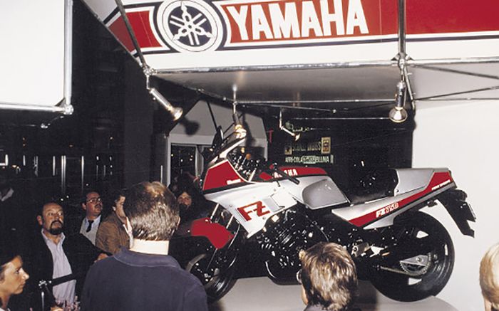 Launching Yamaha FZ750 September 1984