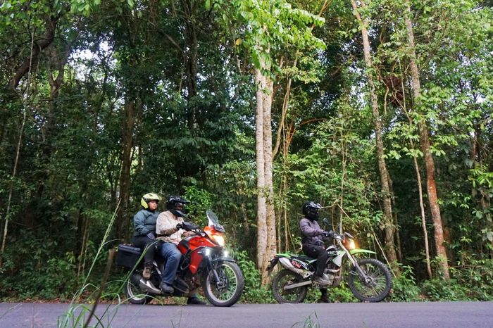 Berbagi ke pelosok Lampung dengan menembus hutan