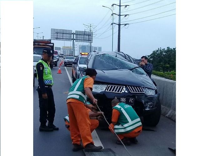 Kecelakaan Mitsubishi Pajero