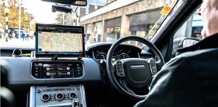 Interior Jaguar Land Rover dengan teknologi autonomous