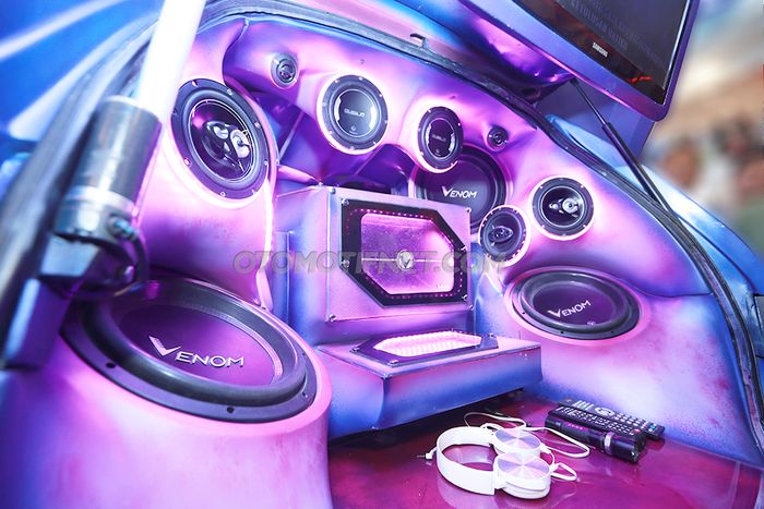 Modifikasi HOnda CR-V 2009. bagasi penuh sesak audio