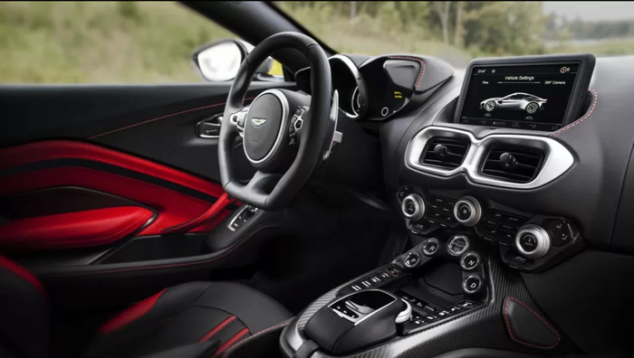 Desain interior tampak dari samping Aston Martin