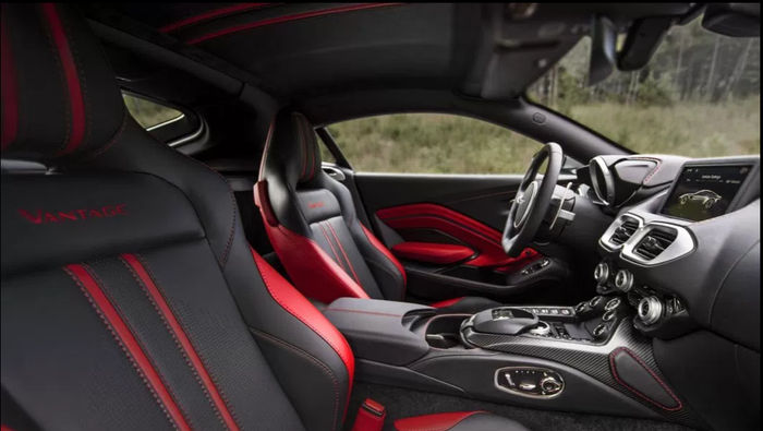 Desain interior Aston Martin V8 Vantage