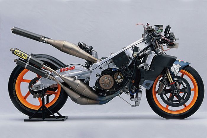 Honda NSR500 versi selanjutnya yang terlihat lebih normal