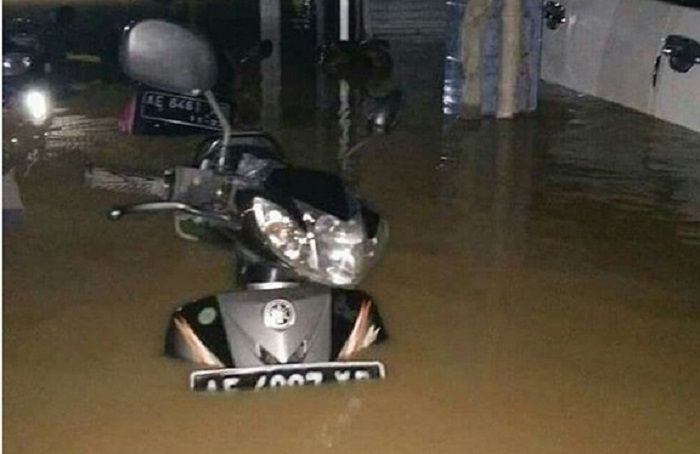 Ilustrasi motor terendam banjir
