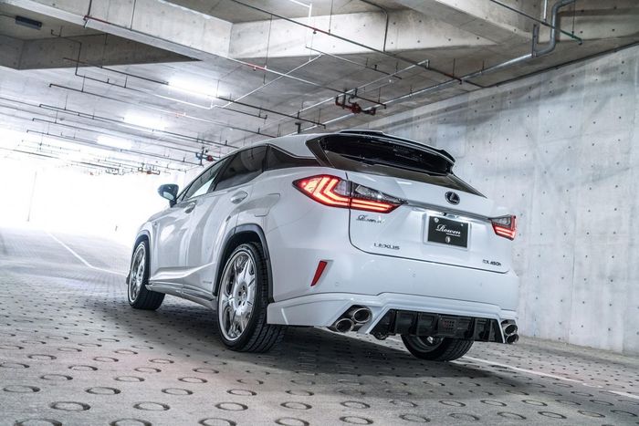 Tampilan belakang Lexus RX F-Sport 