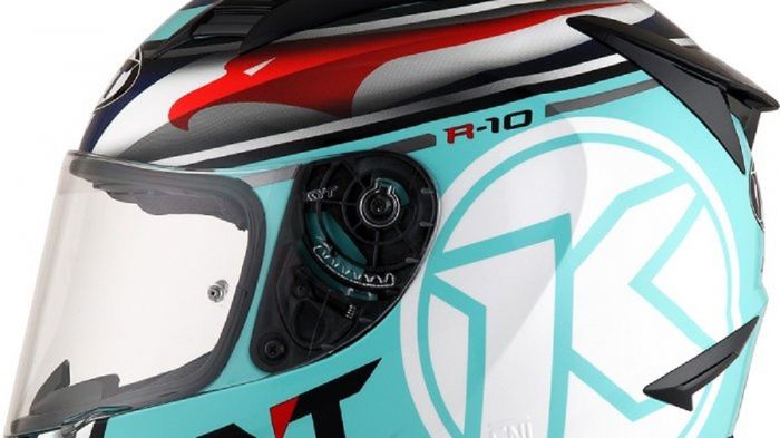 Helm KYT dengan fitur Pinlock pin dan juga Tear Off pin.