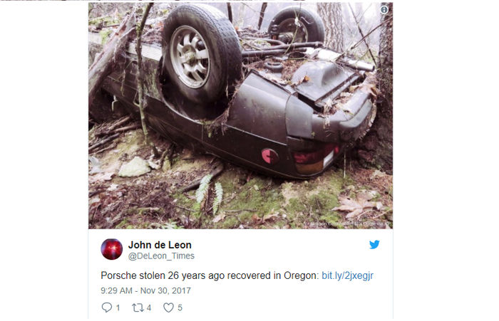 Kondisi Porsche 924 Coupe di salah satu hutan di Oregon