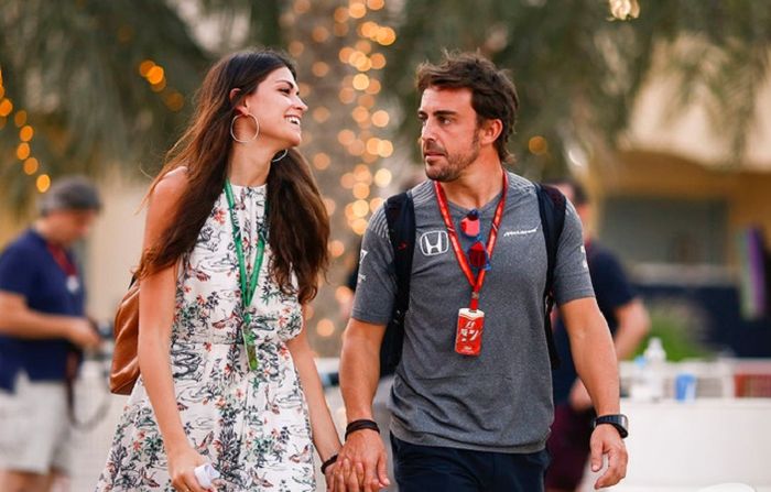 Linda Morselli mantan kekasih Valentino Rossi kini berpacaran dengan pembalap F1, Fernando Alonso.