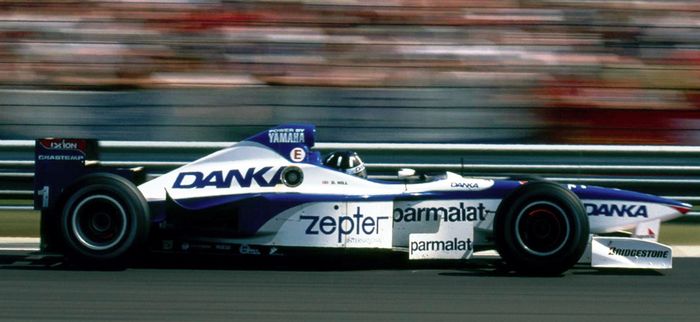 Arrows A18 dengan mesin Yamaha OX11 yang dikemudikan Damon Hill